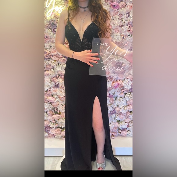 Prom dress / graduation gown - Picture 1 of 5